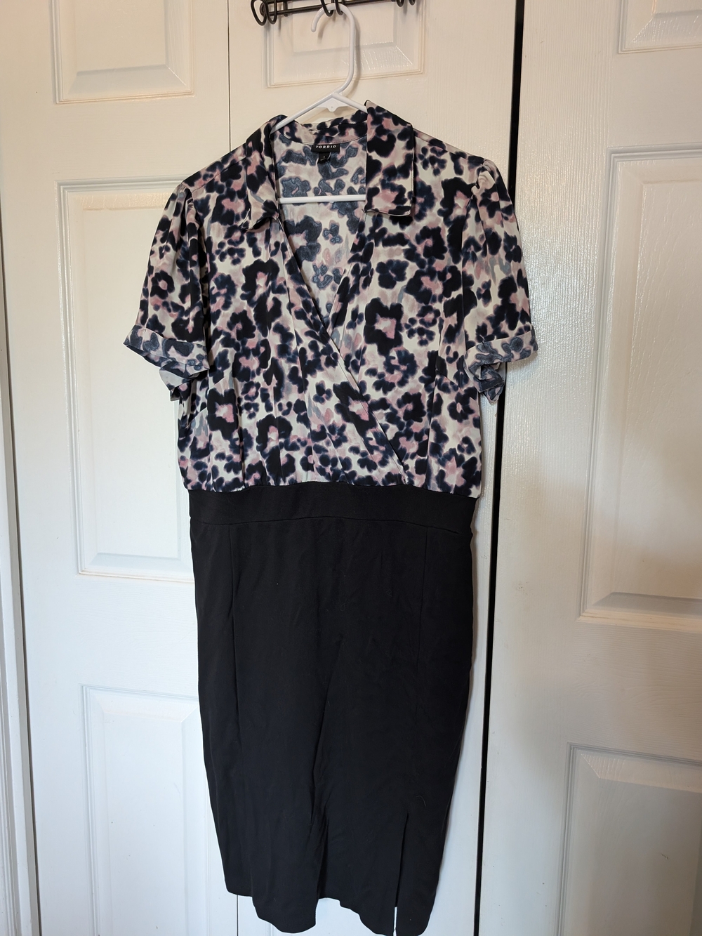 Torrid Size 1 Black Pink Floral Surplice Pencil Dress Plus Size